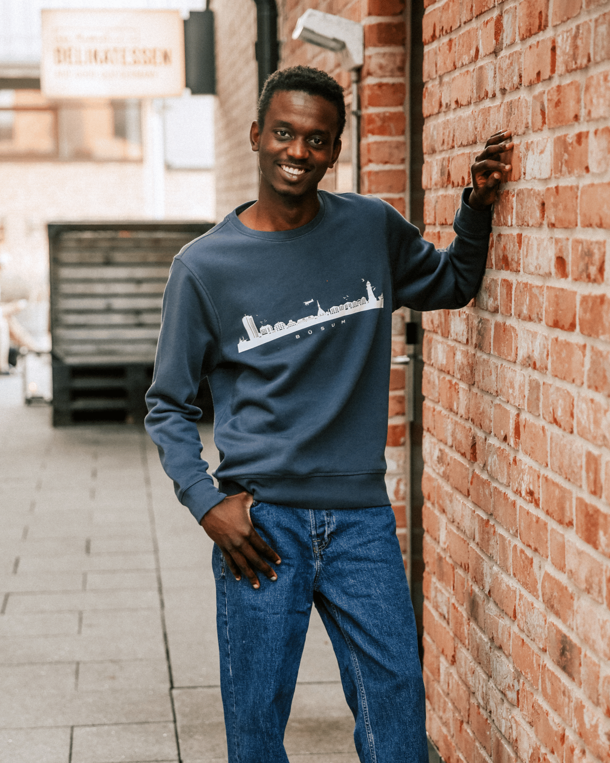 Sweatshirt "Büsum Skyline" mit Model